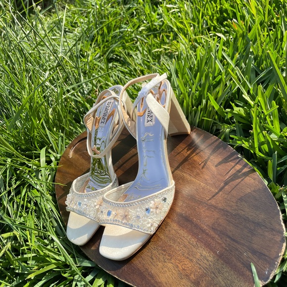 BADGLEY MISCHKA Tayten Block Heel Sandal size 10 ivory - Picture 4 of 13